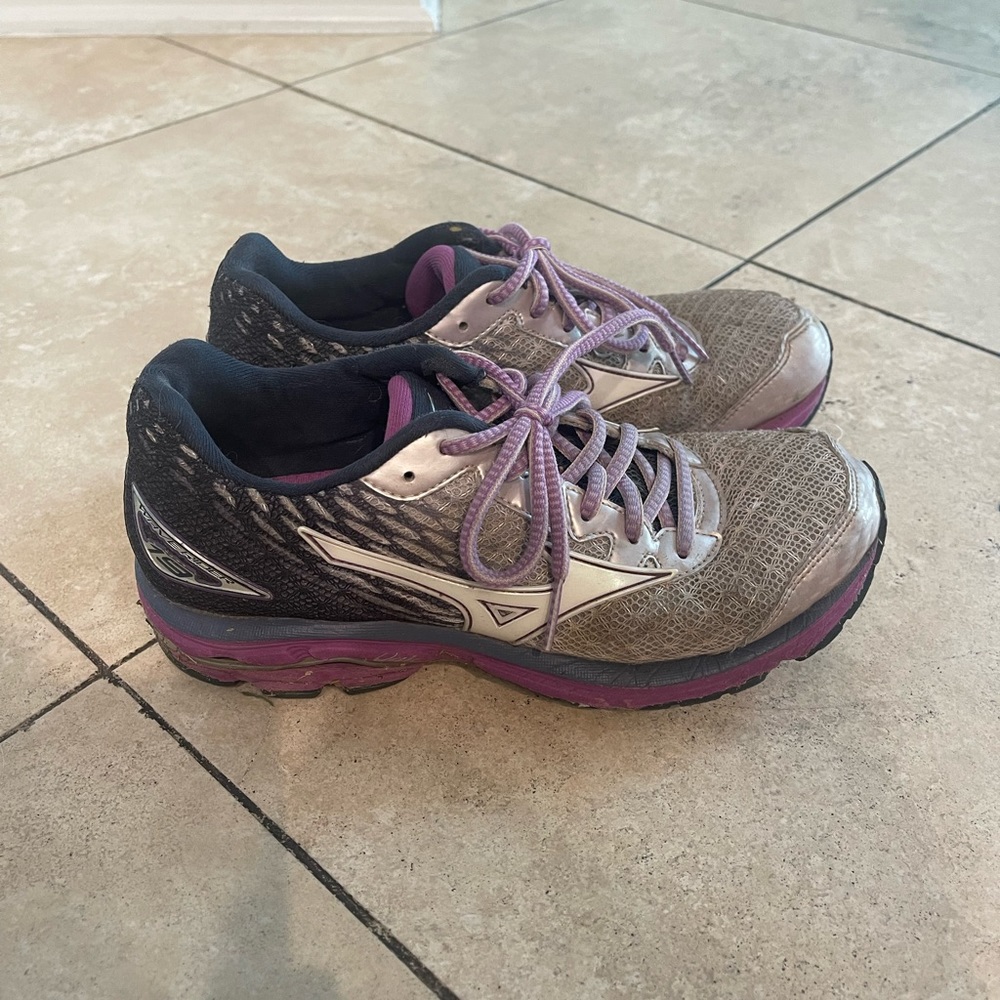 Mizuno Sneakers